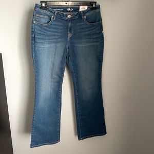 NWT! Style & Co Ladies Curvy Boot Leg Jeans